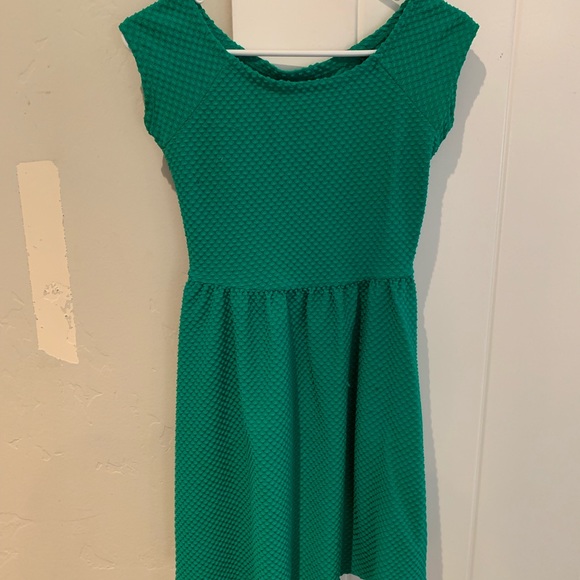 Green dress - Picture 1 of 3